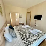 Messembria Palace - Menada شقة *