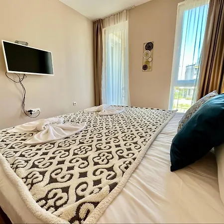 Messembria Palace - Menada Apartmán *